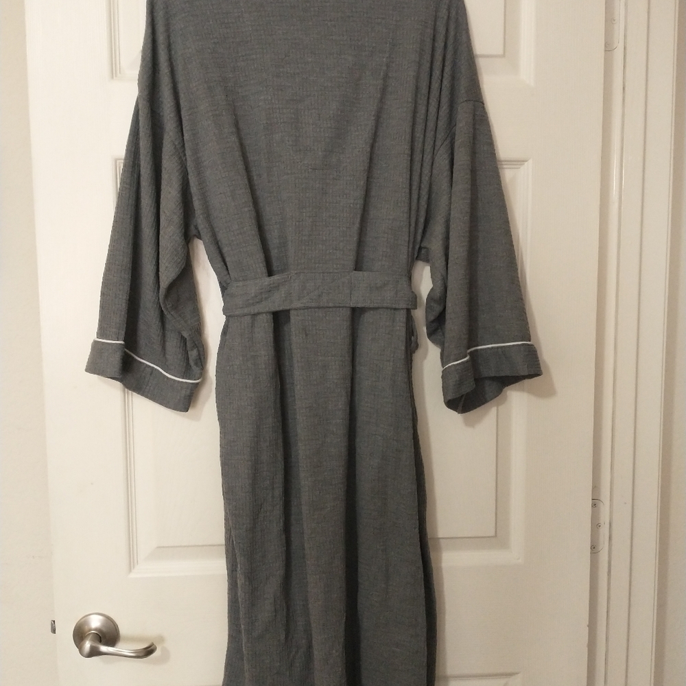 Men's Robe - Picture 2 of 2